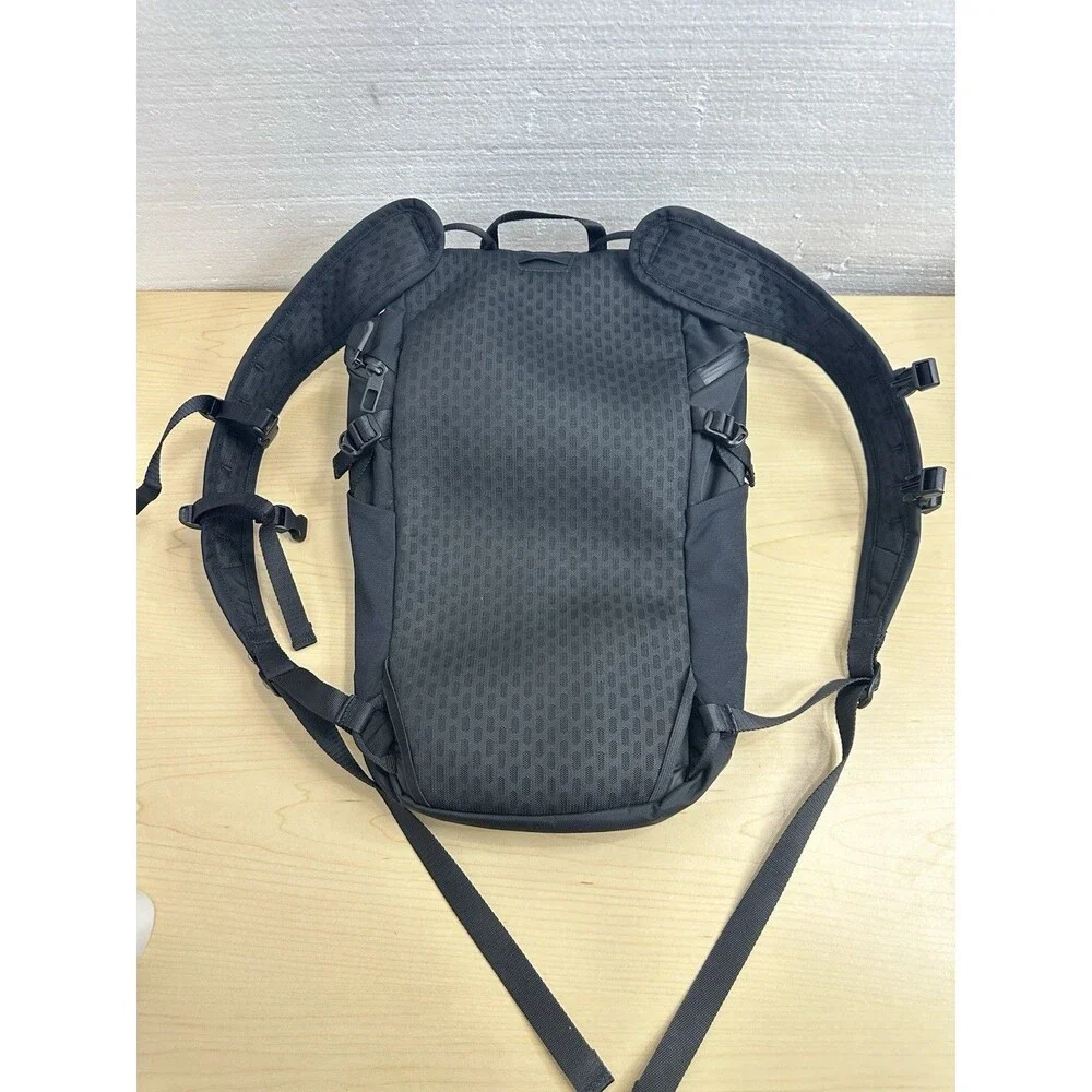 Lululemon More Miles Active Backpack 17L, Black